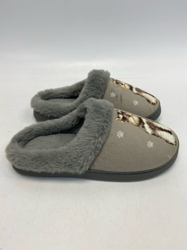 NWOT  Size S Gray Brown Dog(s) Slippers