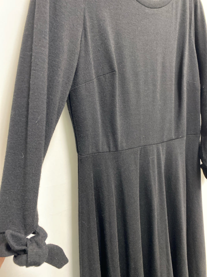 LOFT Size 6 Black Ladies Dress