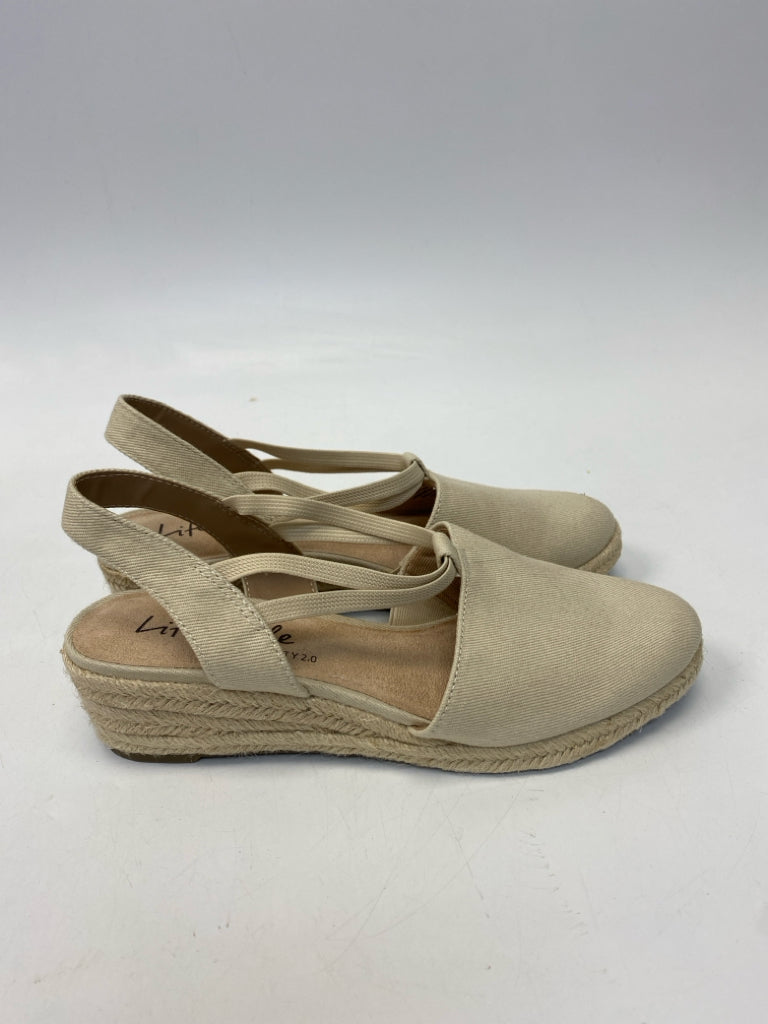 Size 7.5 Cream Bow(s) Sandals