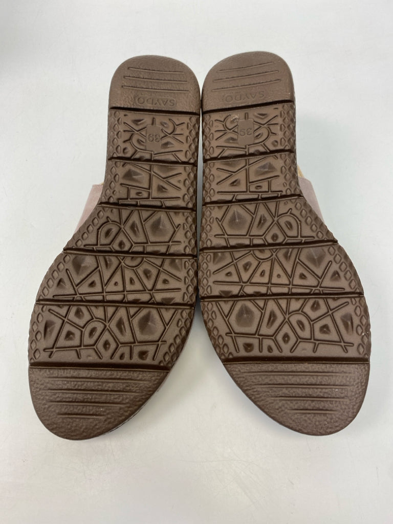 NWOT  Size 39 Taupe Shimmery Sandals