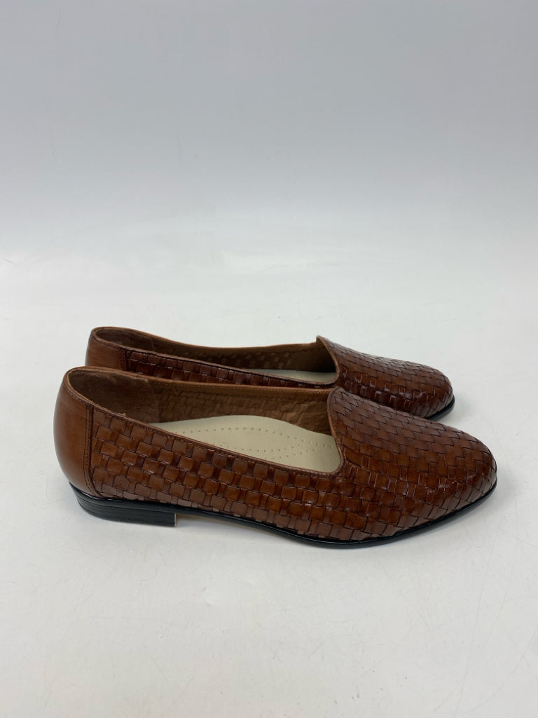NWOT Trotters  Size 9WW  Brown Woven Flats  **EXTRA WIDE**