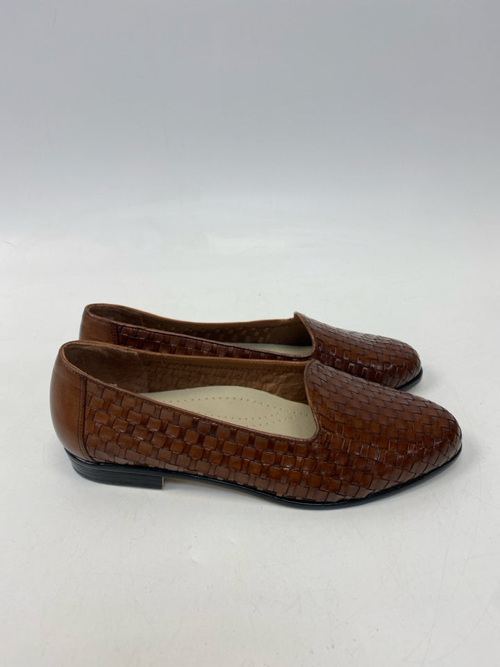 NWOT Trotters  Size 9WW  Brown Woven Flats  **EXTRA WIDE**