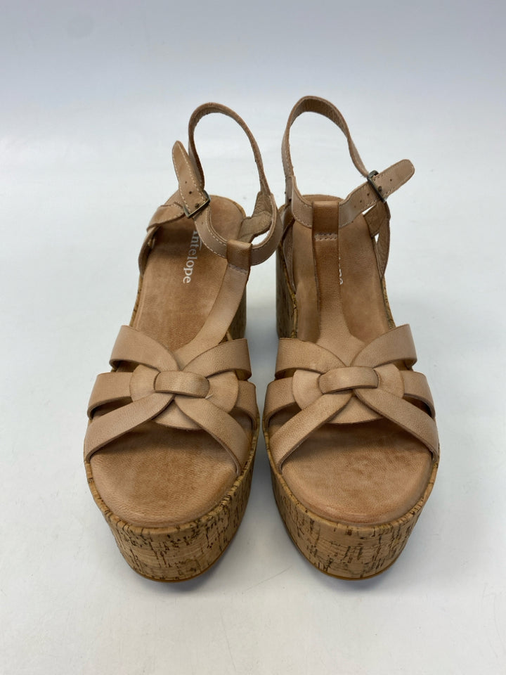 NWOT Antelope  Size 39 Natural Cork Sandals