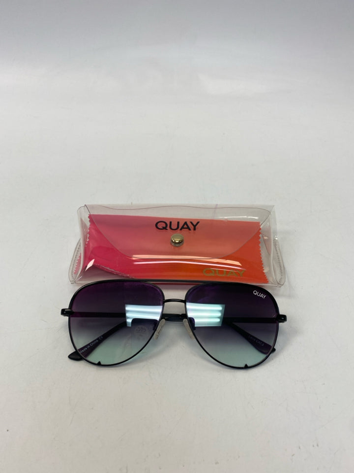 QUAY High Key Mini Aviators w/Clear Case