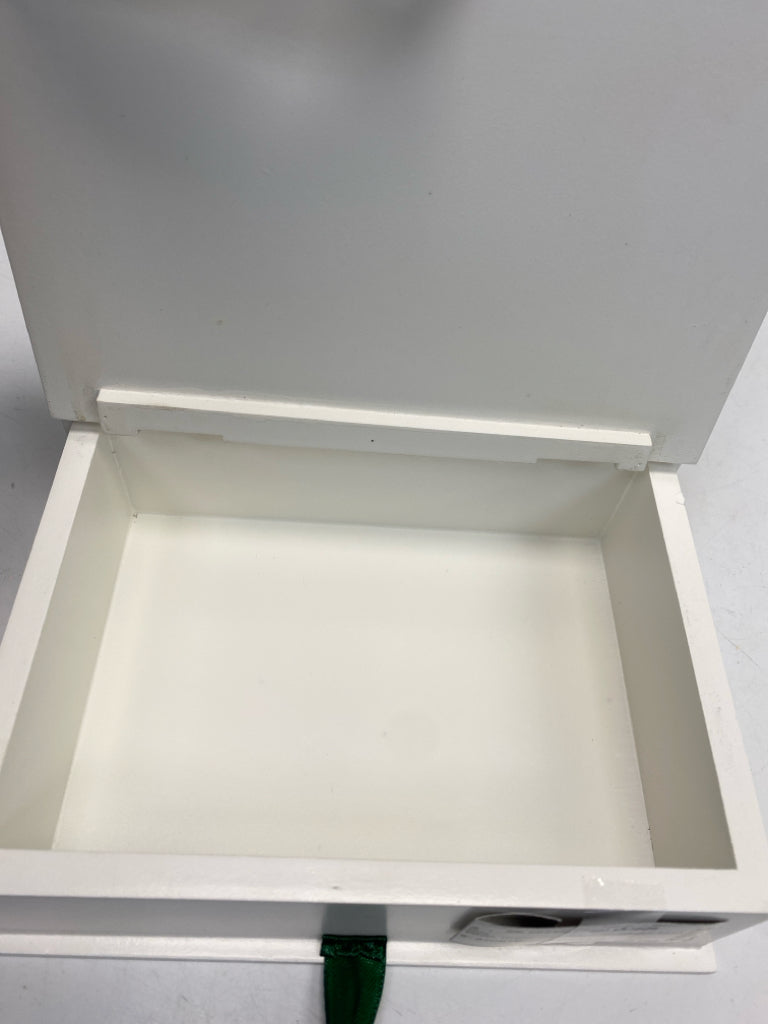 White Green Box