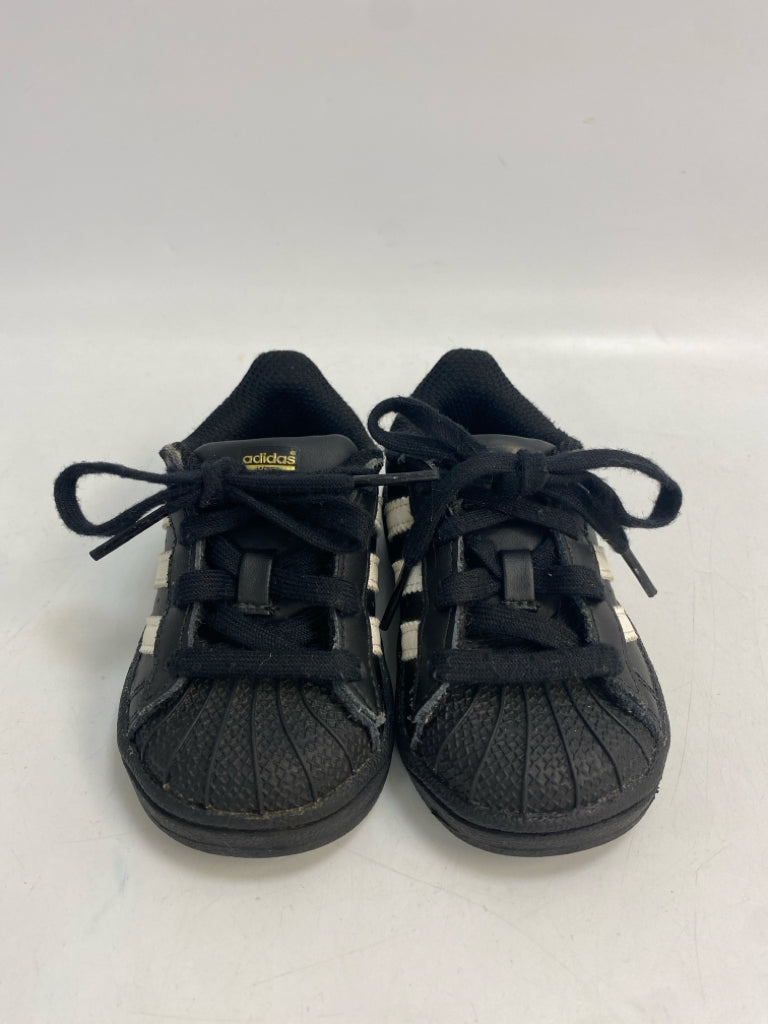 Adidas SIZE 5 Black White Lace-Up Boy&