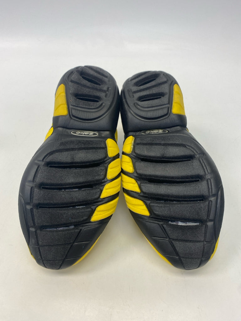 NWOT Size 9 Yellow Men&
