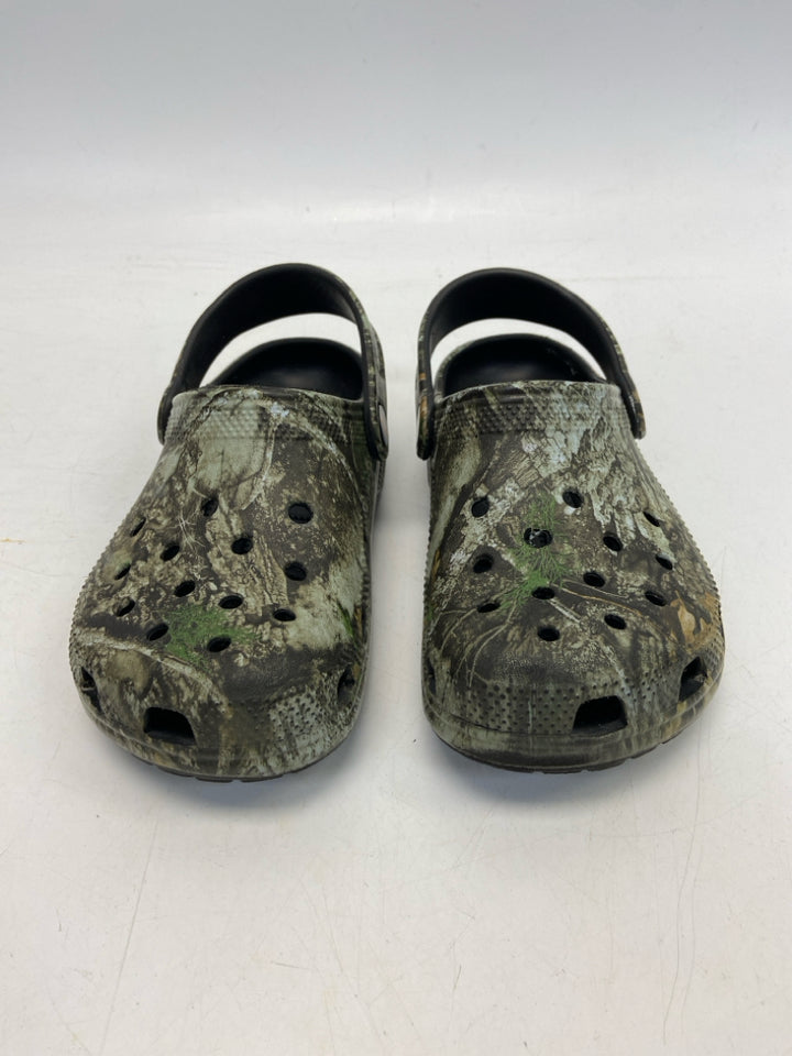 Crocs SIZE 1 Green Camouflage Boy&