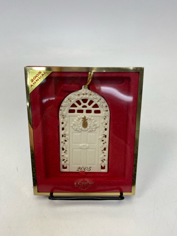 Lenox  Ornament Williamsburg Door 2005