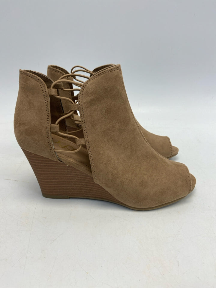 NWOT  Size 9.5 Brown Heels