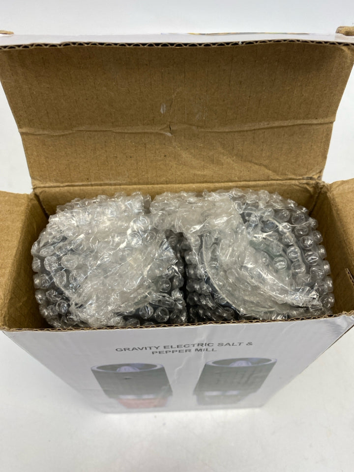 NEW/BOX Salt/Pepper