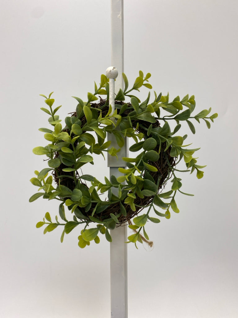 Green Leaves Wreath