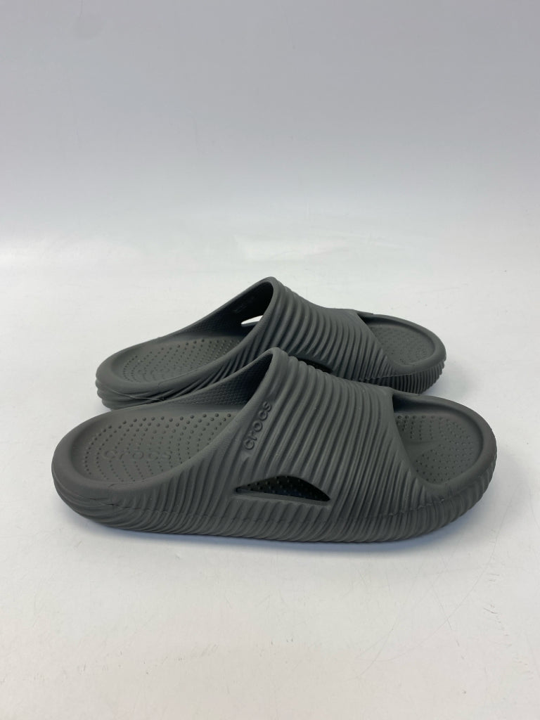 Crocs  Size 8 Gray Sandals