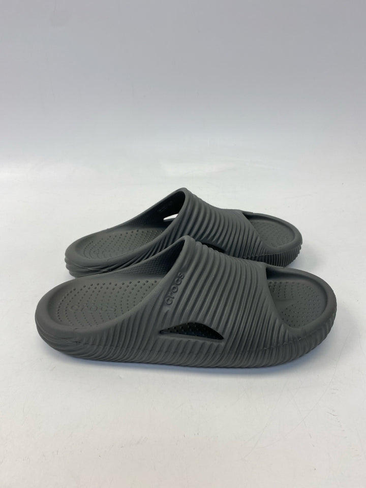 Crocs  Size 8 Gray Sandals