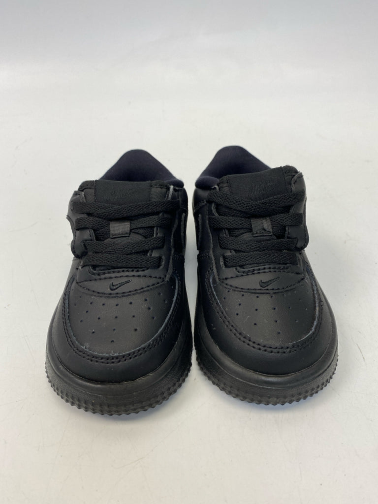 Nike SIZE 7 Black Boy&