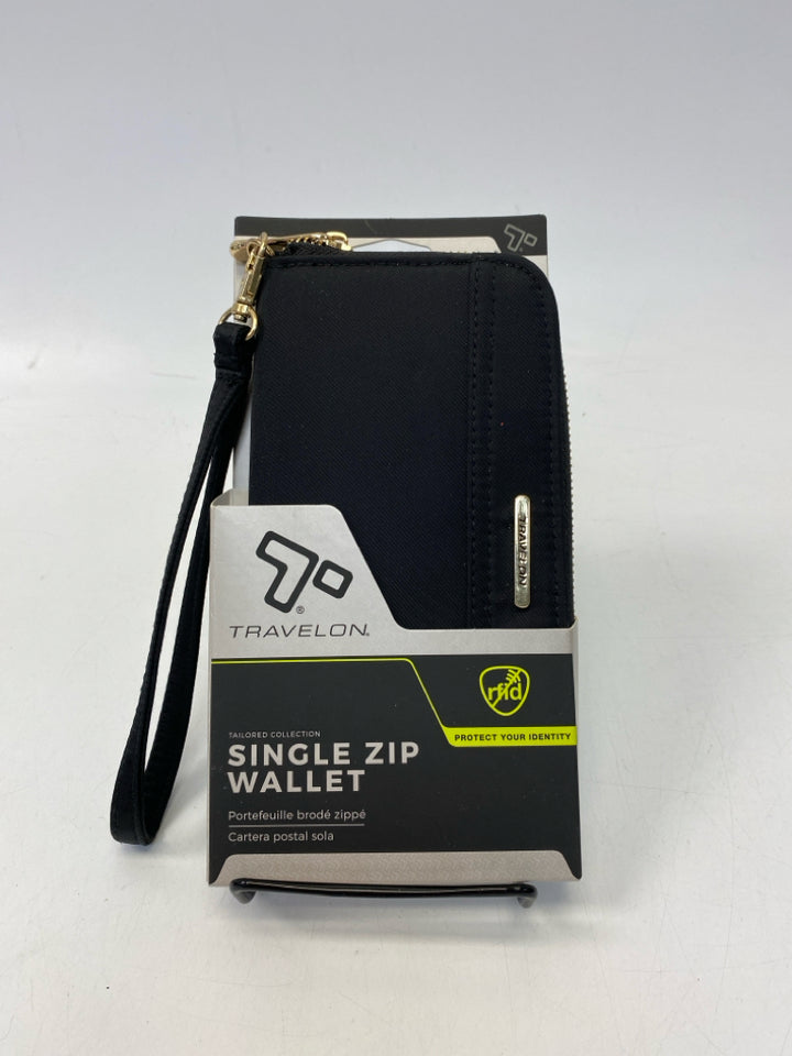 NEW Travelon Black Wristlet