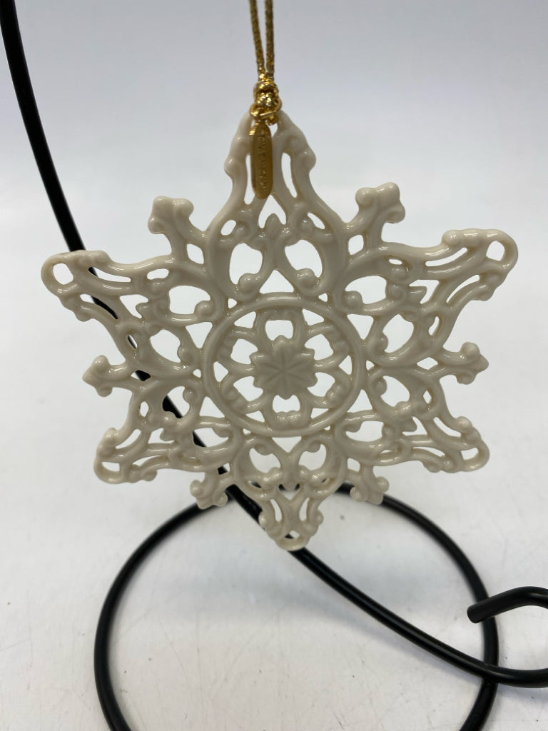 Lenox  Ornament Snowflake 2002