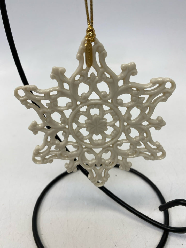 Lenox  Ornament Snowflake 2002