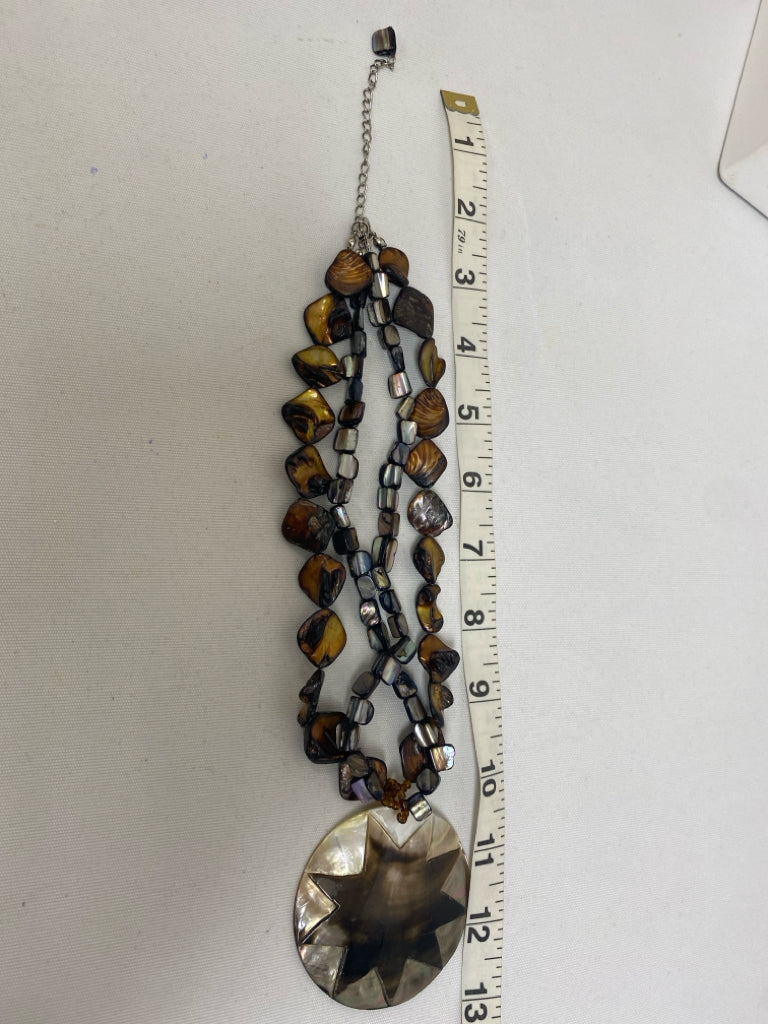 NWT Multi Color Iridescent Shells Necklace