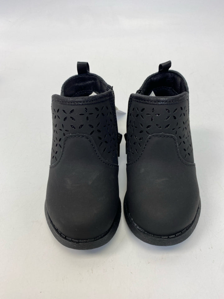 NWT Osh Kosh SIZE 6 Black Perforated Girl&