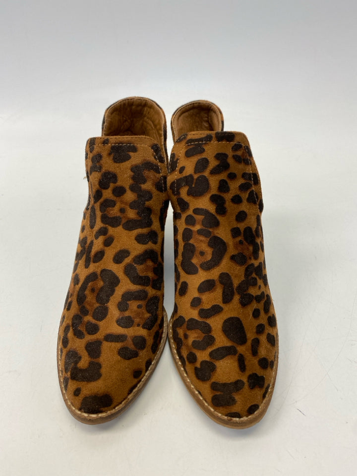 Size 5.5 Brown Animal Print Boots