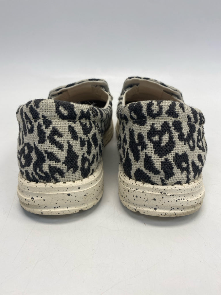 Hey Dude  Size 8 Gray/Blk Sneakers
