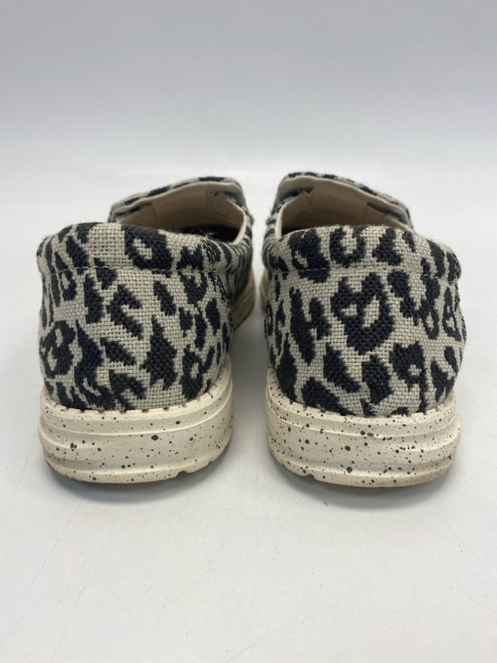 Hey Dude  Size 8 Gray/Blk Sneakers