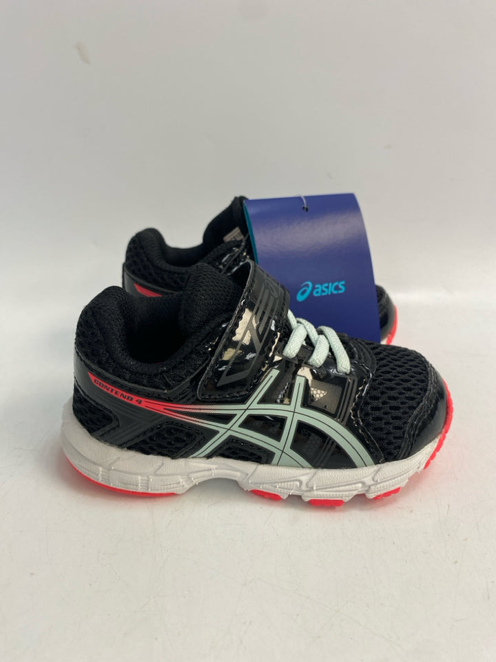 NWT Asics SIZE 4 Black Boy&