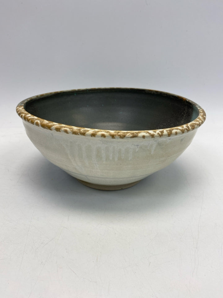 Gray Blue/White Pottery Bowl(s)