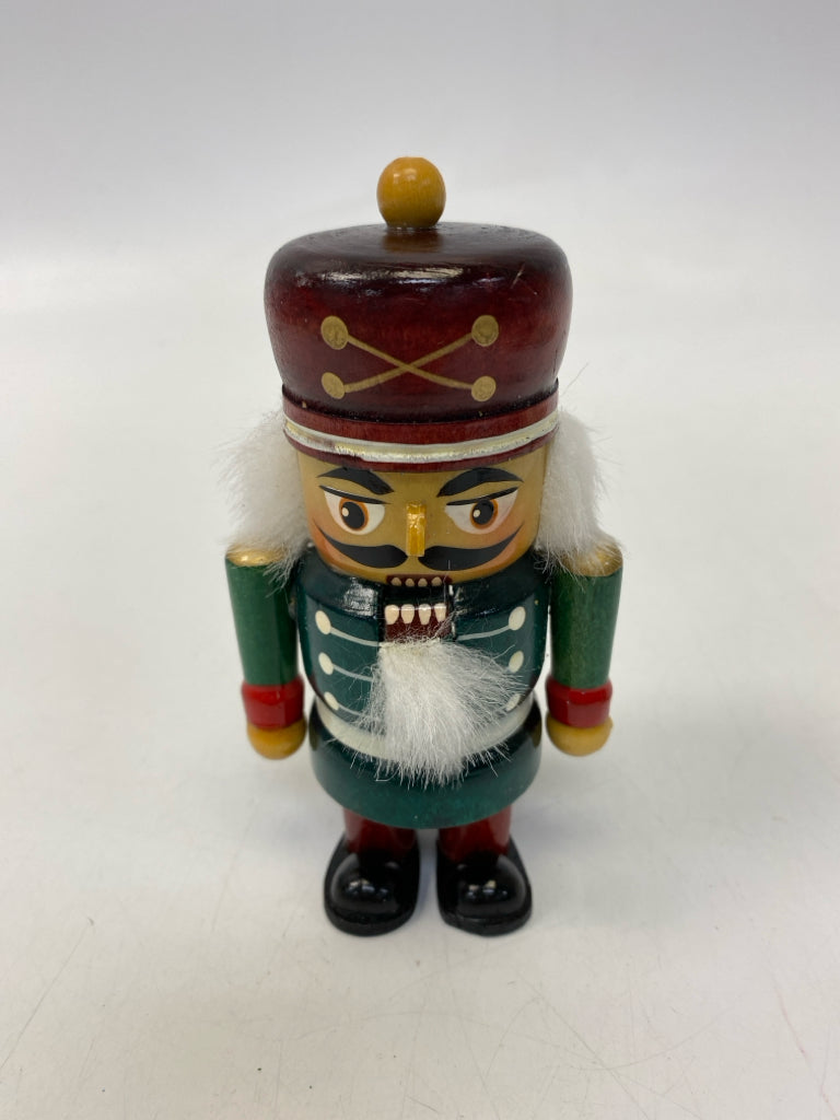 Red Green Wood Christmas