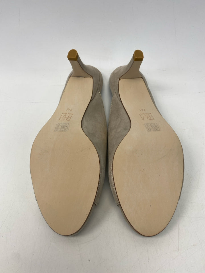 NWOT US Shoe Size 7 Cream Shimmery Heels