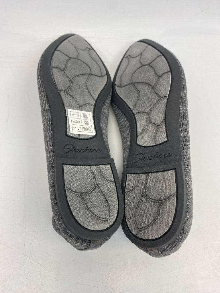 NWOT Skechers  Size 7 Gray Flats