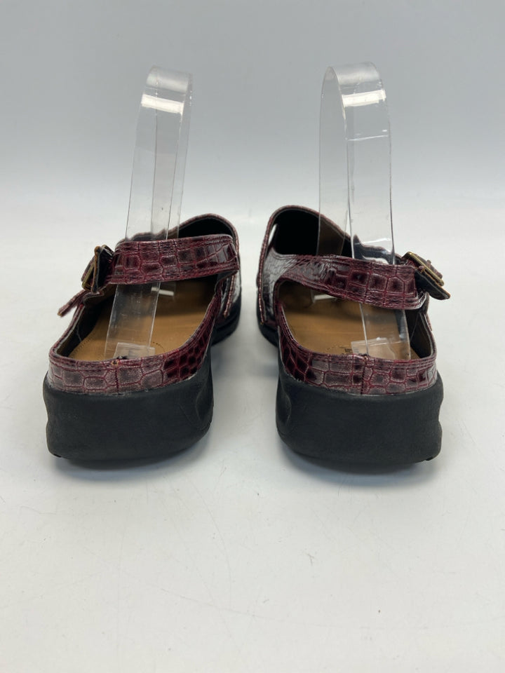 Size 11W Cranberry Snakeprint Sandals