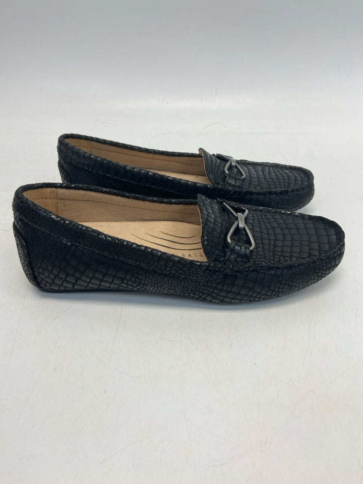 NWOT Life Stride US Size 8.5 Black Embossed Flats