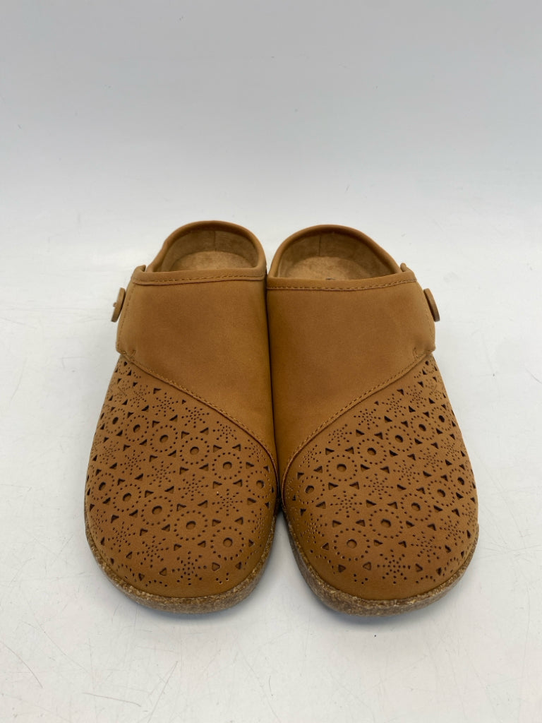 Earth US Shoe Size 8 Cognac Perforated Flats