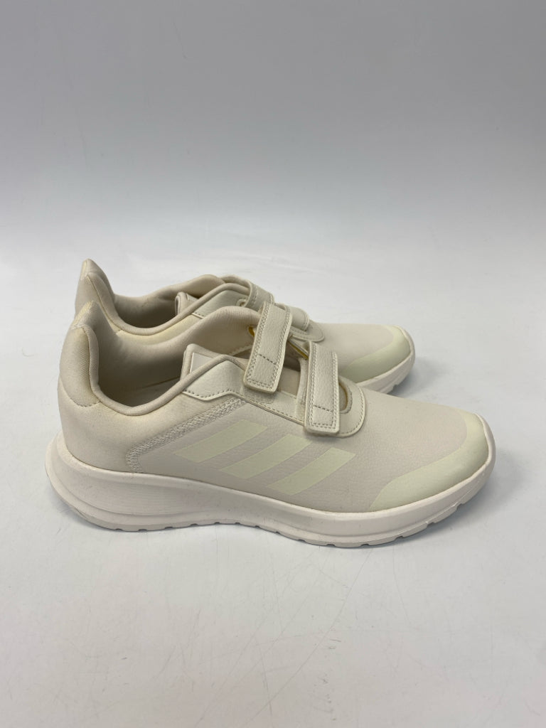 NWOT Adidas Size 6.5 Cream Men&