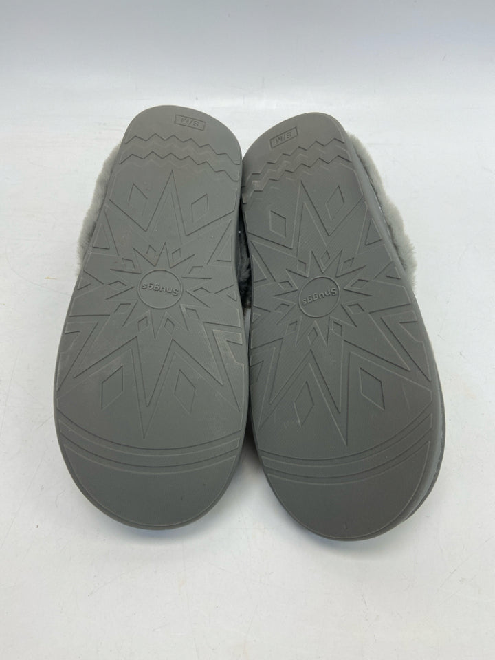 NWOT  Size S Gray Brown Dog(s) Slippers