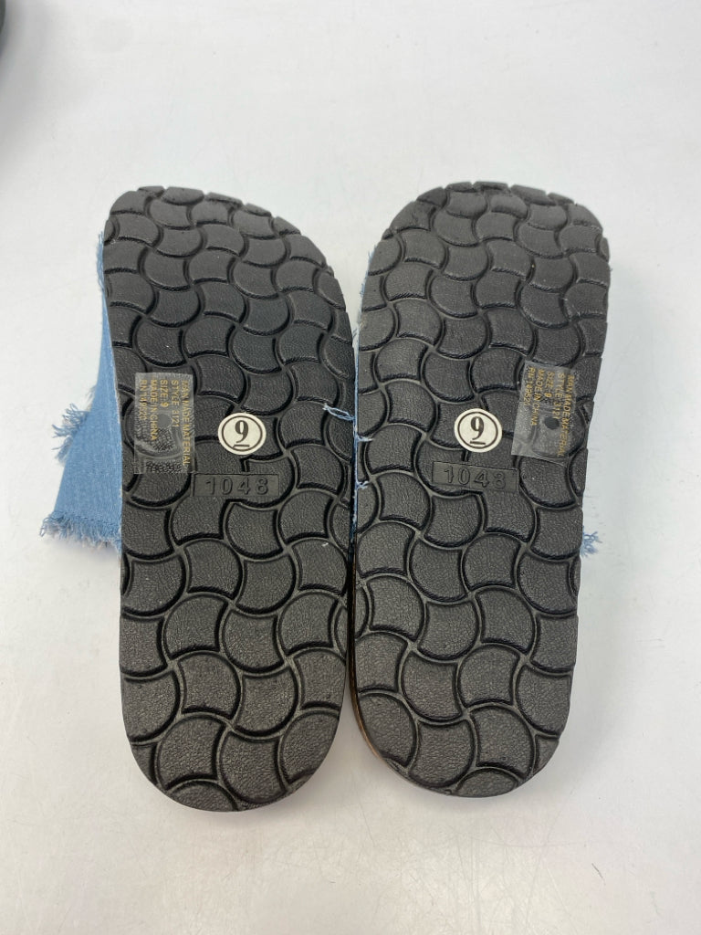 NWOT  Size 9 Blue Sandals