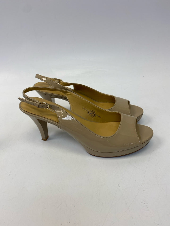 Nine West  Size 8.5 Beige Patent Sandals