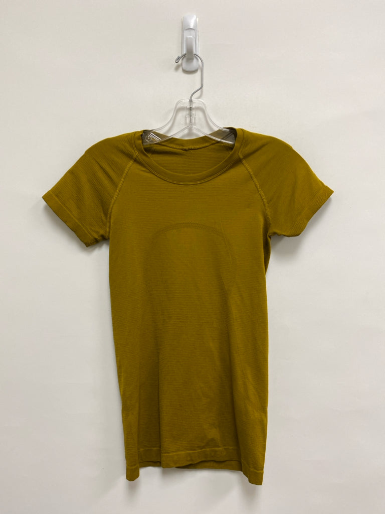 Lululemon Size 2 Chartreuse Short Sleeve Athletic Top