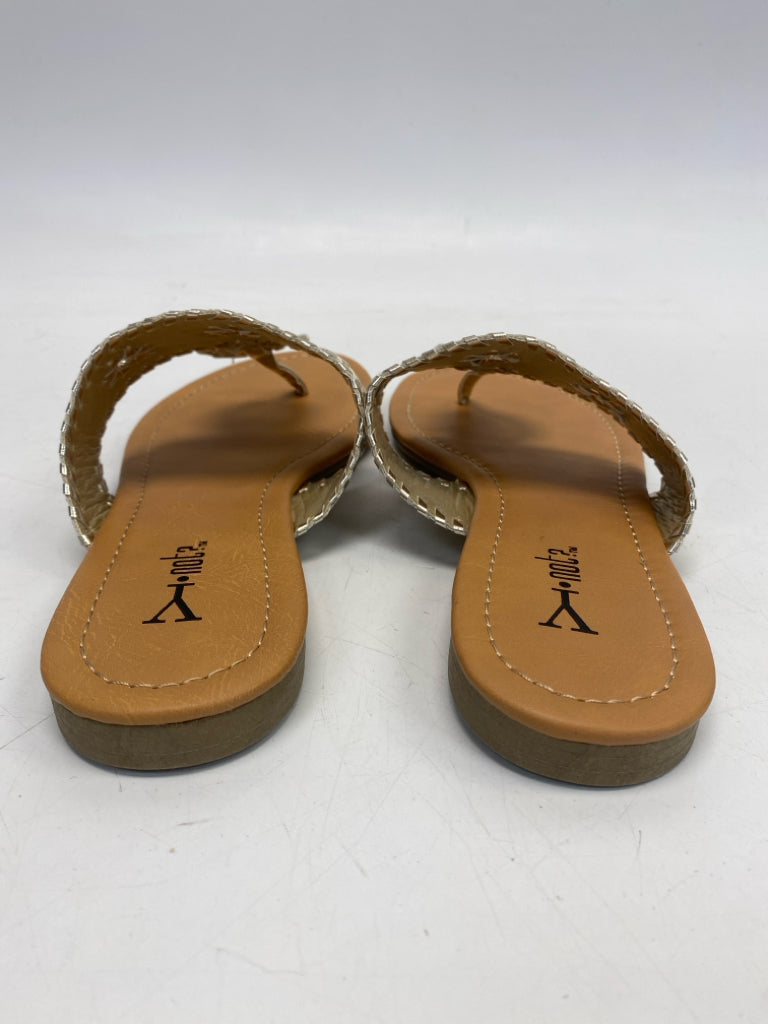 NWOT  Size 8 Gold Sandals