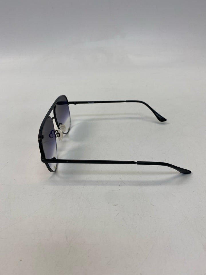 QUAY High Key Mini Aviators w/Clear Case