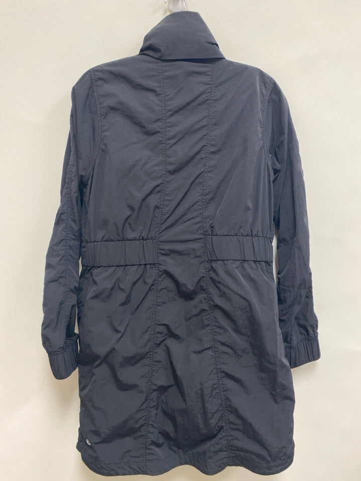 Lululemon Size 4 Black Hooded Zip Down Ladies Jacket