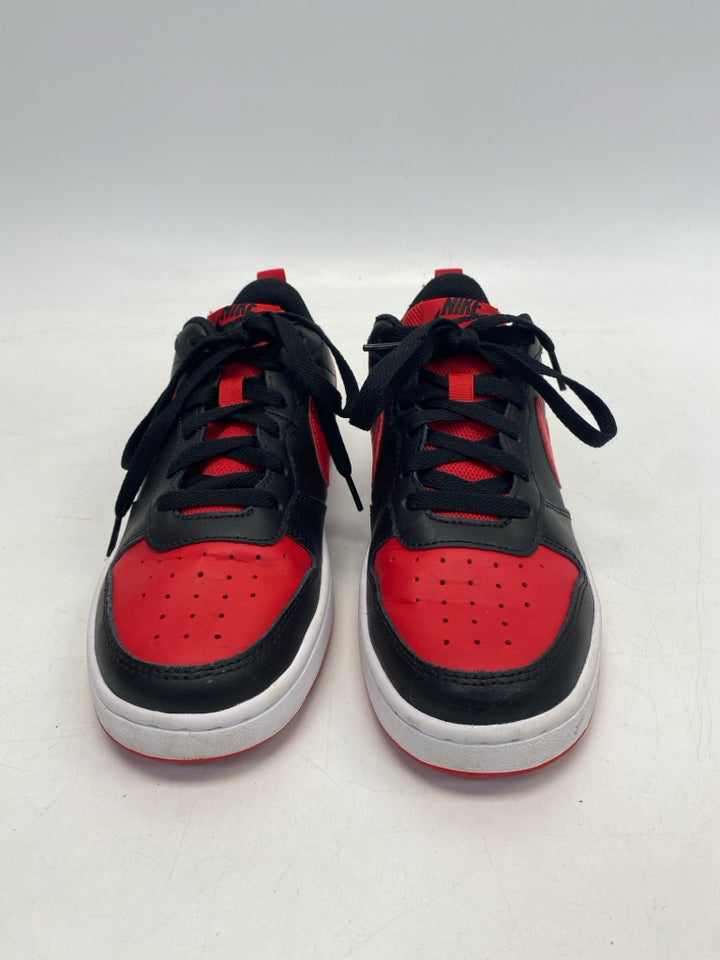 Nike SIZE 6 Red Black Lace-Up Boy&