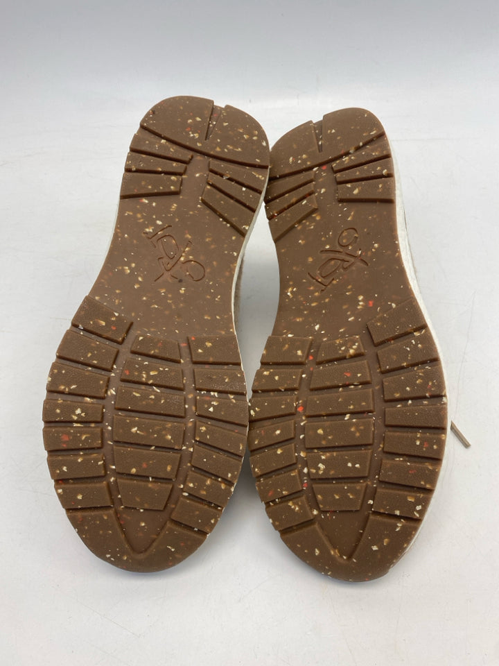 NWOT OTBT US Shoe Size 9.5 Brown Lace-up Sneakers