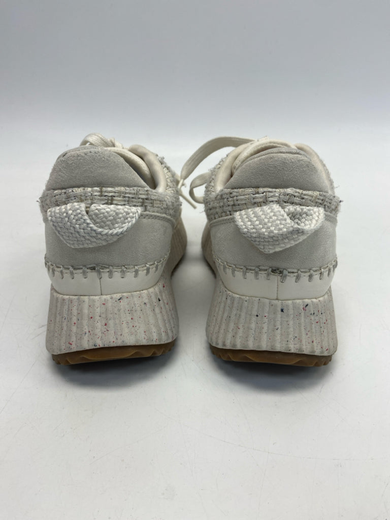 Universal Thread  Size 6.5 White Lace-up Sneakers