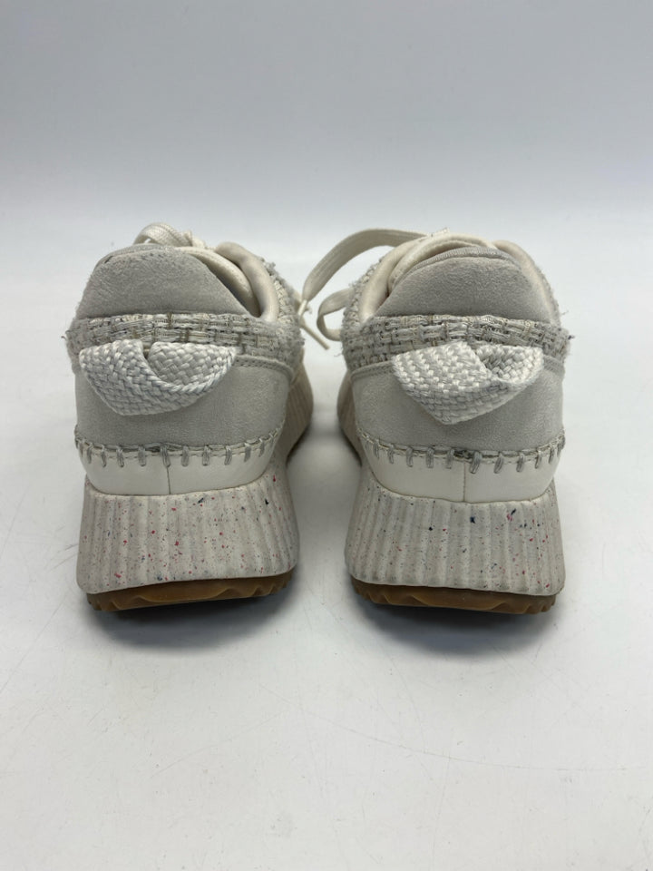 Universal Thread  Size 6.5 White Lace-up Sneakers