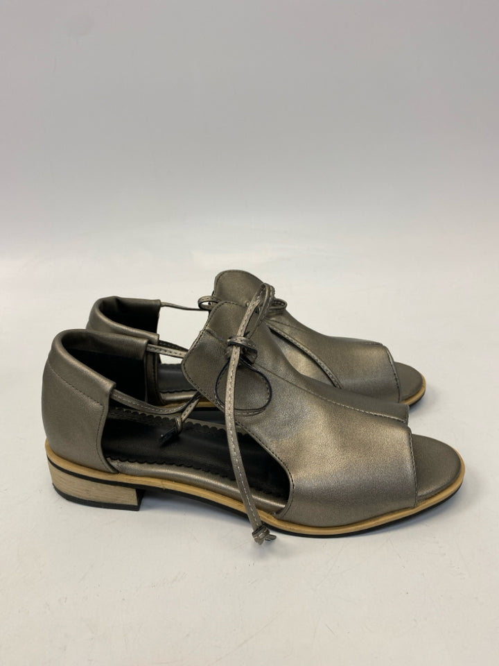 NWOT  Size 42 Pewter Sandals