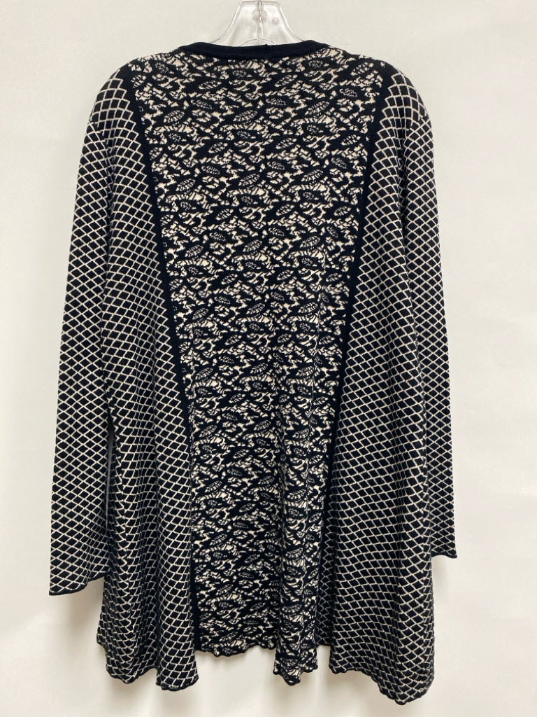 Belldini  SIZE  2X Black White Diamond Print Plus Size Sweater