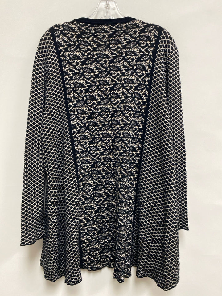Belldini  SIZE  2X Black White Diamond Print Plus Size Sweater